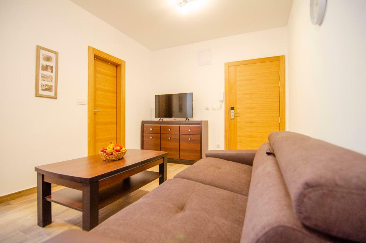 Apartments Sara 4 Бол Экстерьер фото